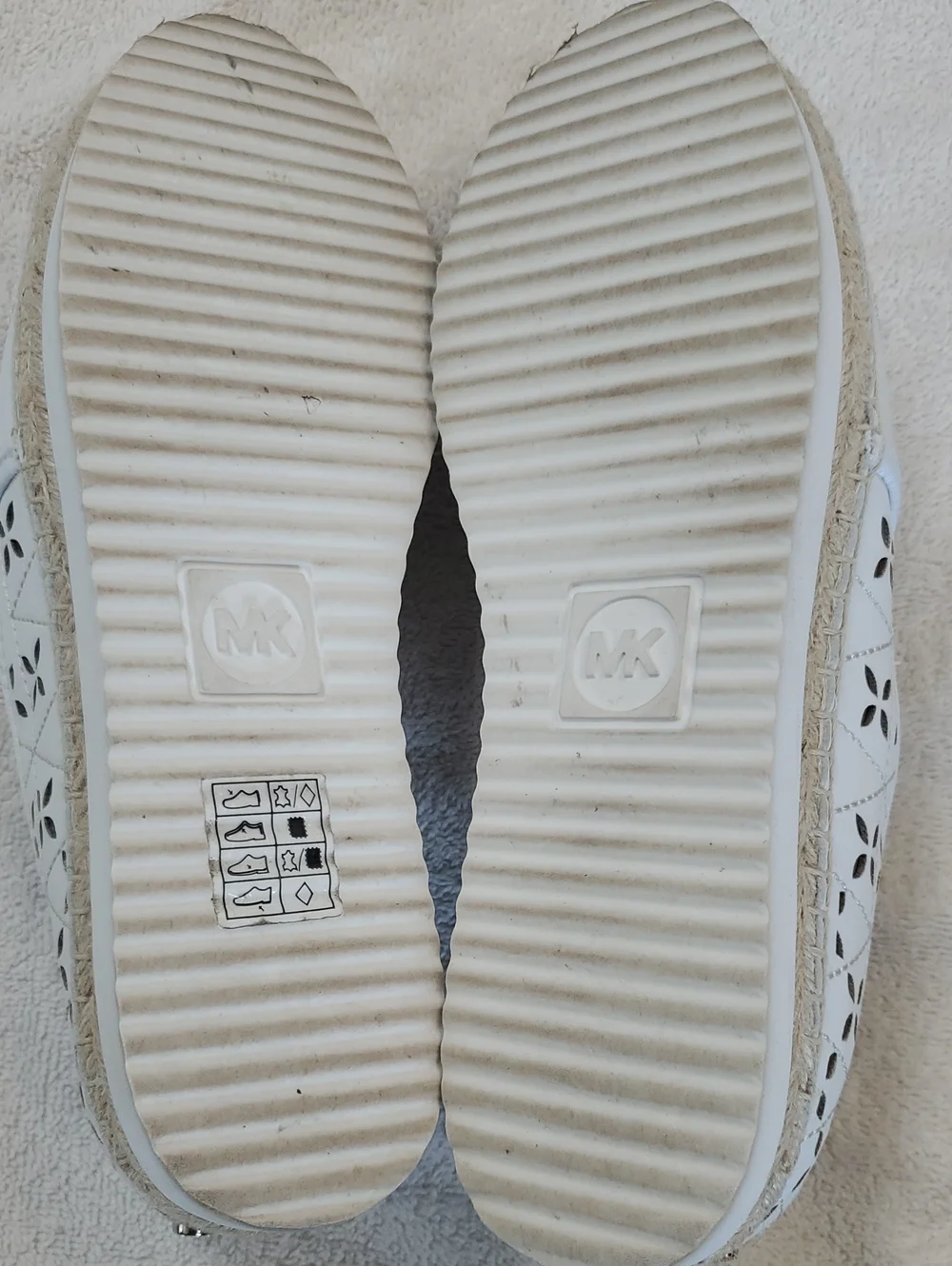 Michael Kors Womens Keaton Slip Ons. Silver Cutout Details. Size 9